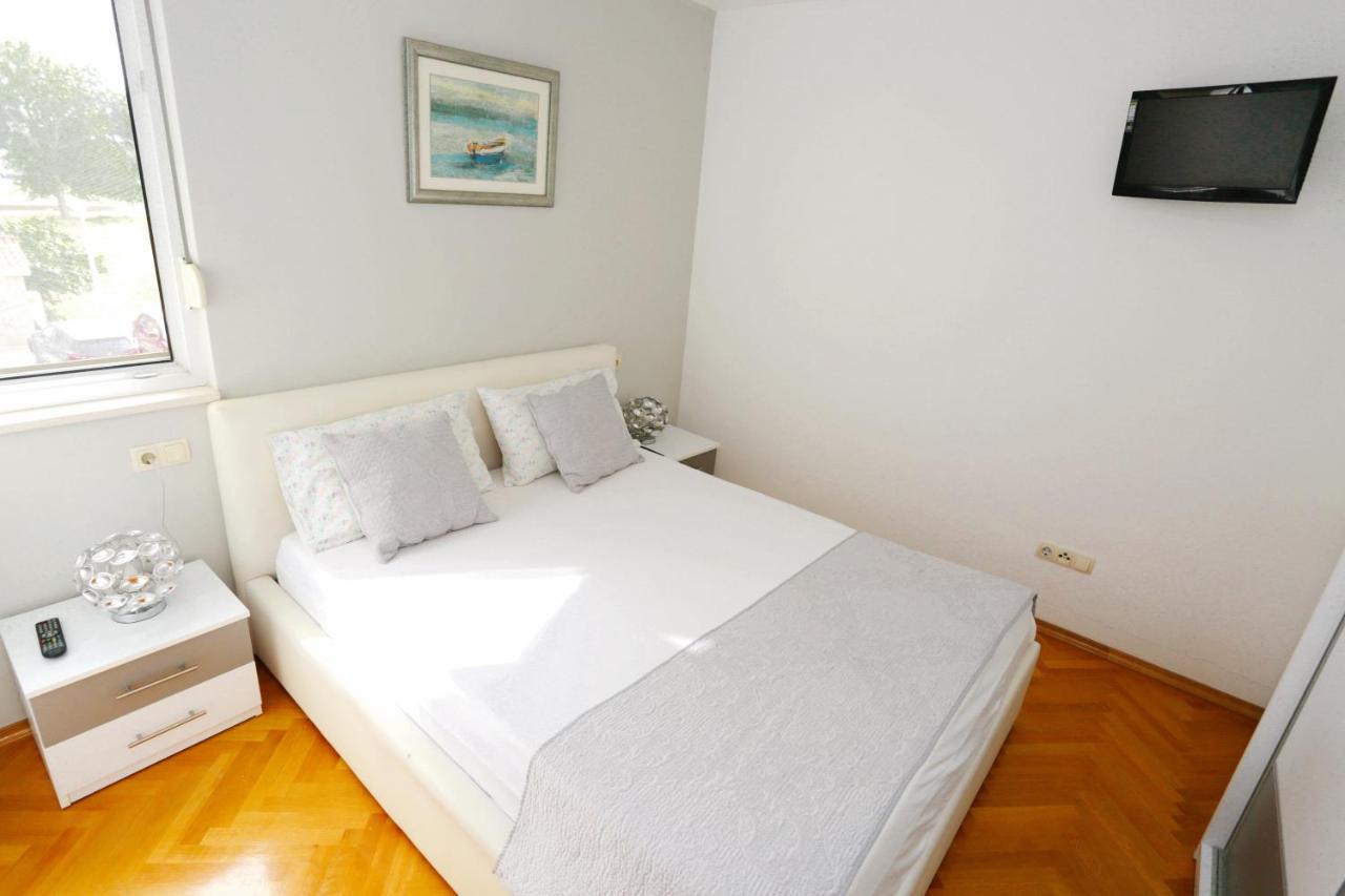 Luxury Family Apartment 오미스 외부 사진