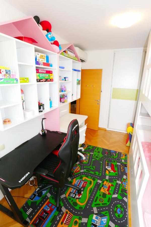 Luxury Family Apartment 오미스 외부 사진