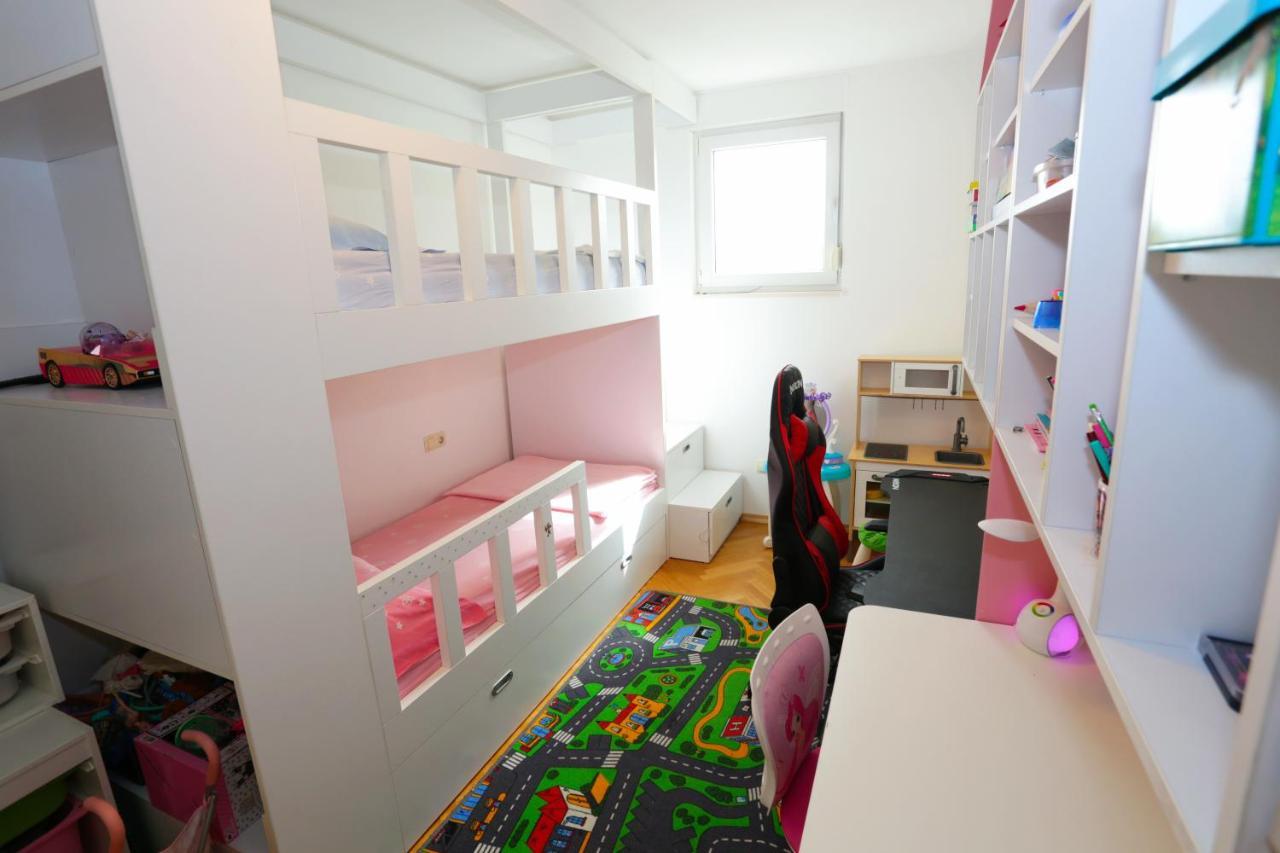 Luxury Family Apartment 오미스 외부 사진