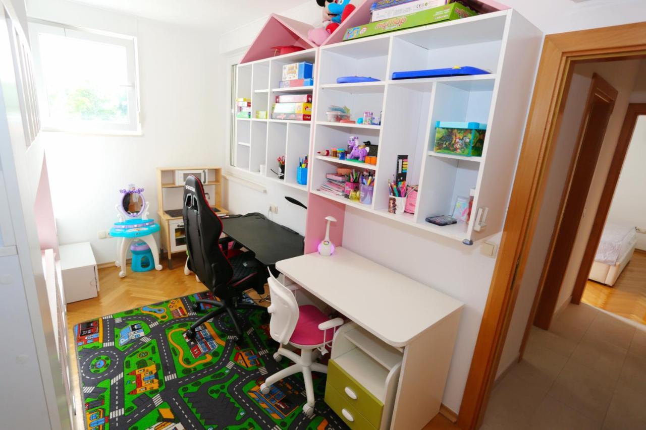 Luxury Family Apartment 오미스 외부 사진